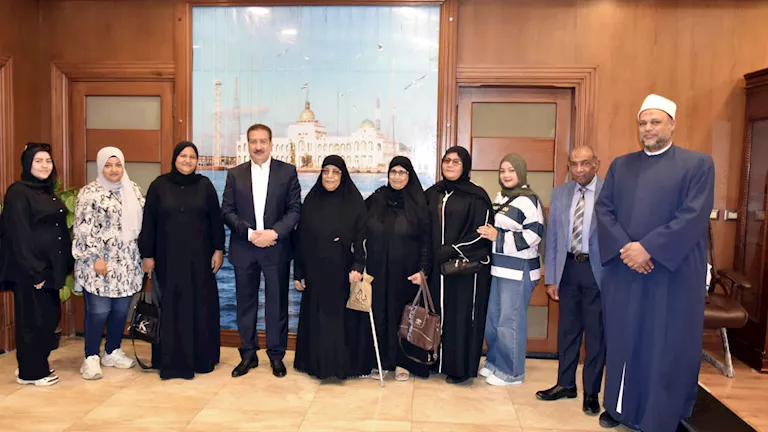 محافظ بورسعيد يسلم 5 مواطنين منح عمرة مجانية | ضي النهار محافظ بورسعيد يسلم 5 مواطنين منح عمرة مجانية