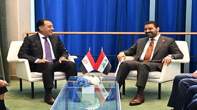 مدبولي ونظيره العراقي يبحثان تعزيز العلاقات وخفض التصعيد بالمنطقة