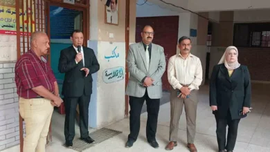 مدير تعليم بني سويف يقف دقيقة حداداً على روح معلم توفي داخل مدرسة