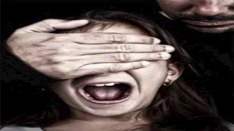 مسن يستدرج طفلة ويلقي بها من الثالث خوفا من الفضيحة بأكتوبر | ضي النهار مسن يستدرج طفلة ويلقي بها من الثالث خوفا من الفضيحة بأكتوبر