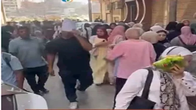 "مش عارف أدخل بيتي".. مواطن يشكو زحام طلاب الدروس الخصوصية بكفر الشيخ
