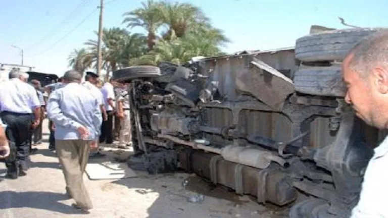 مصرع 4 وإصابة 15.. ماذا حدث في حادث الطريق الأوسطي؟