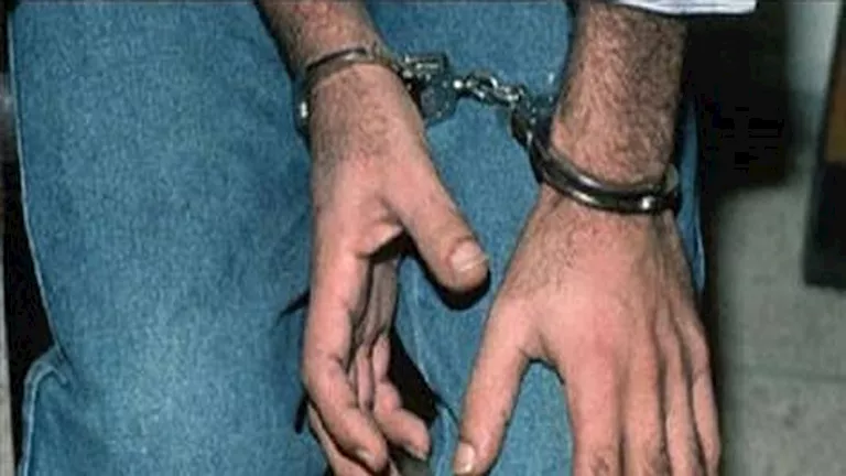 مطعم بواجهتين.. ضبط صاحب مطعم يعمل دون ترخيص في الساحل