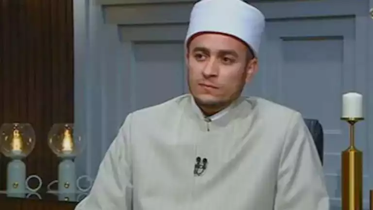 هل السرحان والبكاء يبطلان الصلاة؟.. أمين الفتوى يوضح