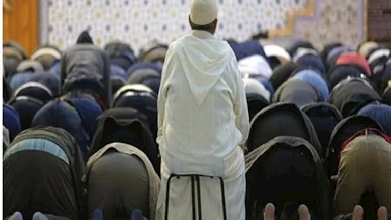 هل تصح صلاة الشخص العاجز عن السجود؟.. أمين الفتوى يوضح