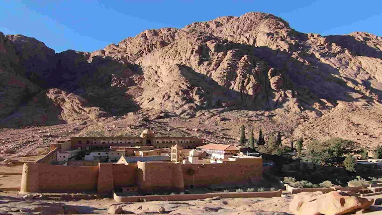 هنا مرّ النبي موسى.. رحلة داخل أسرار دير سانت كاترين - صور