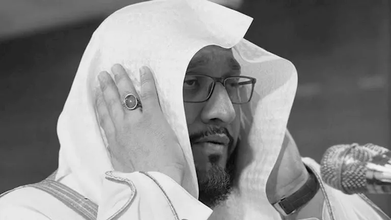 وفاة الشيخ إبراهيم المدني مؤذن المسجد الحرام.. رحيل صوتٍ ارتبط بأذان ا