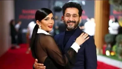 أحمد حلمي يمازح زوجته منى زكي عقب ندوتها في الجونة السينمائي
