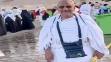 الحزن يخيم على أهالي المنيا أثناء تشييع جثمان أحد ضحايا حادث الصحراوي
