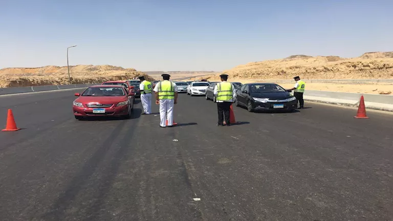 الداخلية تضبط 115 ألف مخالفة مرورية و6 أطنان دقيق وتتصدى لتجار العملة