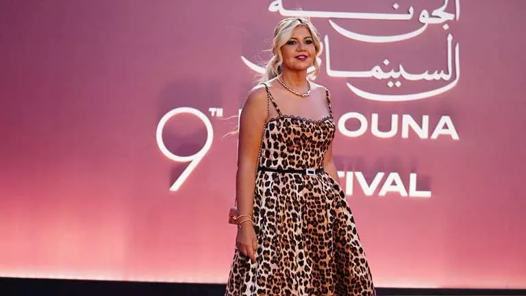 بوسي شلبي بإطلالة ملفتة في سادس أيام مهرجان الجونة