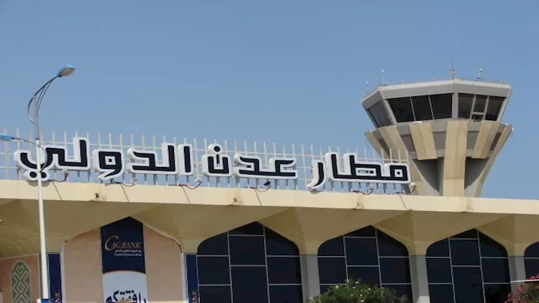 دون إصابات.. صاروخان حوثيان يستهدفان مطار عدن | ضي النهار دون إصابات.. صاروخان حوثيان يستهدفان مطار عدن