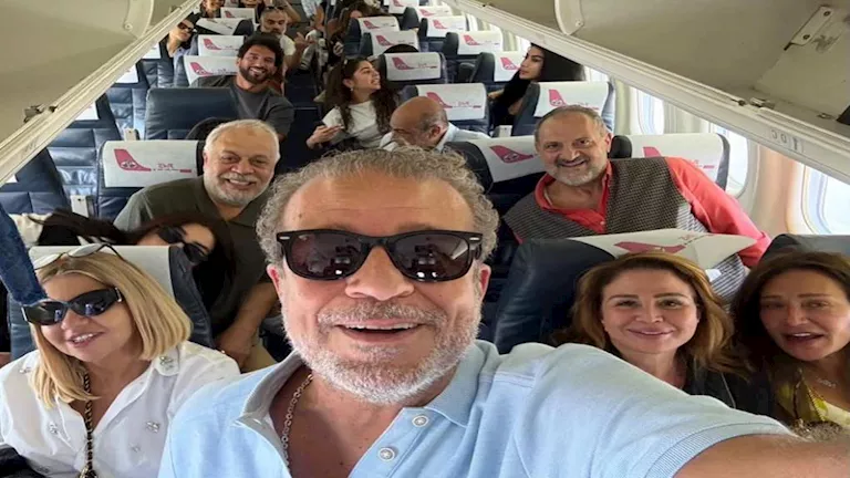 شريف منير مع نجوم الفن في طريقهم إلى مهرجان الجونة ـ صور