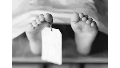 "شقاوة طفل" تنتهي بإلقائه من البلكونة.. "مالك" تركته والدته فأنهت عمت