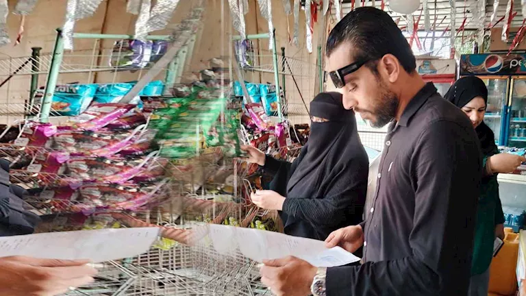 ضبط أغذية غير صالحة وغلق منشأتين إداريًا في حملة رقابية بالخارجة