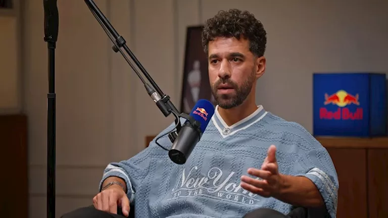 عبد الله السعيد يكشف سبب ارتفاع رواتب لاعبي الدوري