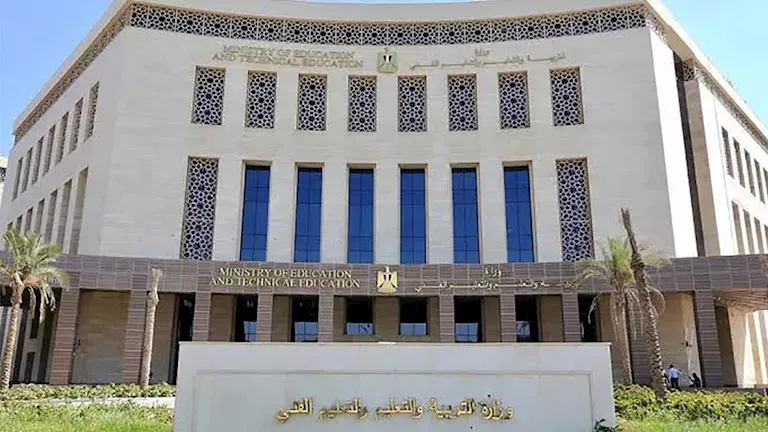 فصل طالب طعنه معلمًا بسوهاج