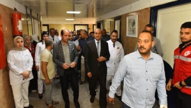 محافظ أسيوط يزور مصابي حادث لاعبي المشروع القومي للموهبة والبطل الأولمبي بمستشفى الشرطة 11