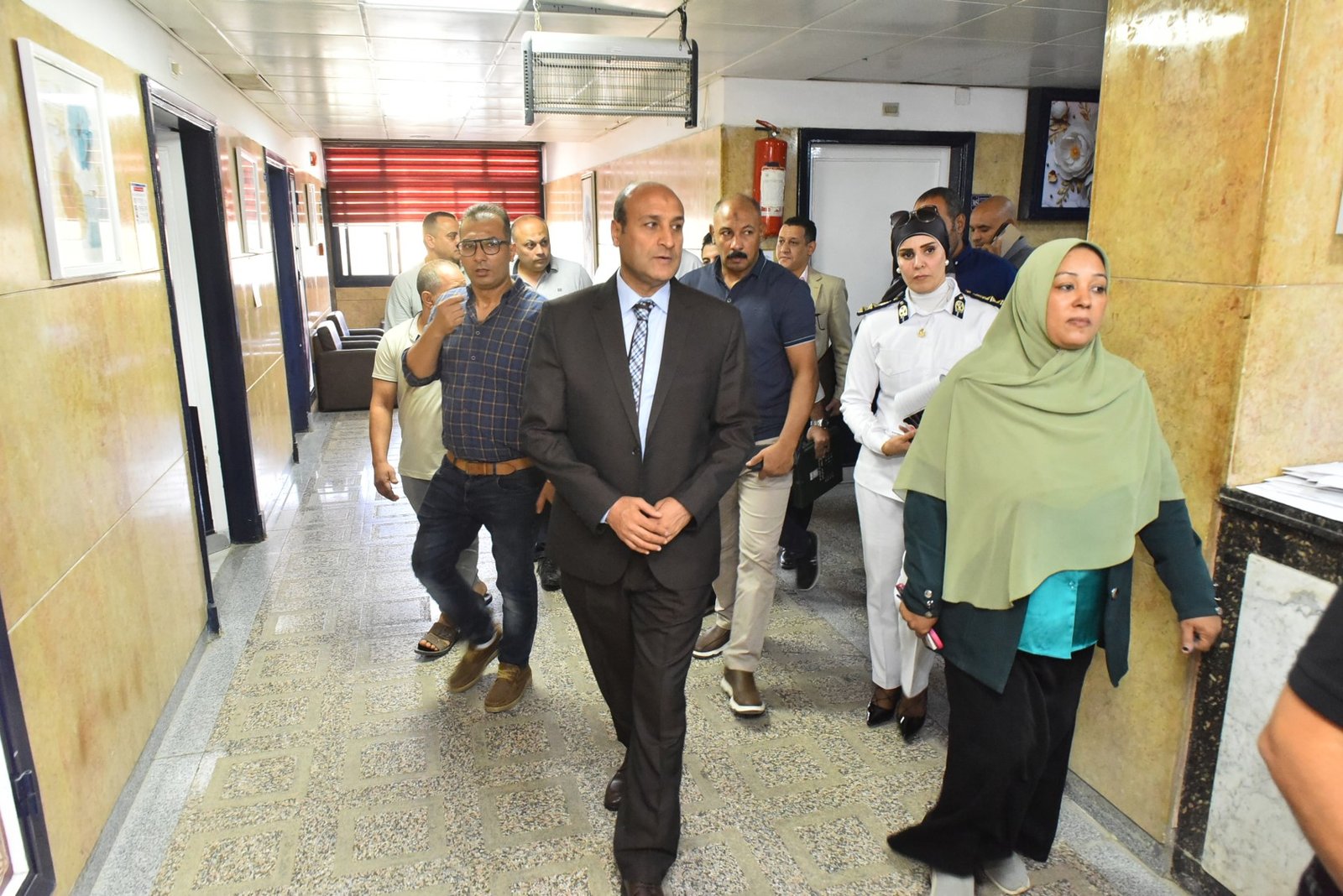 محافظ أسيوط يزور مصابي حادث لاعبي المشروع القومي للموهبة بمستشفى الشرطة ويوجه بتوفير الرعاية الطبية الكاملة | ضي النهار محافظ أسيوط يزور مصابي حادث لاعبي المشروع القومي للموهبة والبطل الأولمبي بمستشفى الشرطة 8